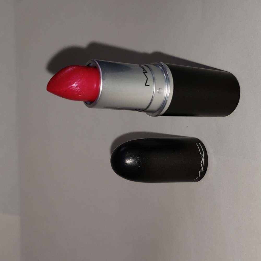 MAC Full Fuchsia lipstick